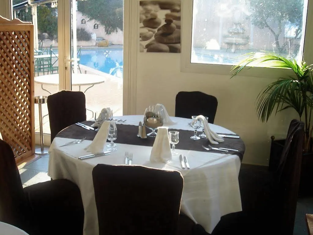 Le Cesar Hotel Plan-de-Cuques 3*,